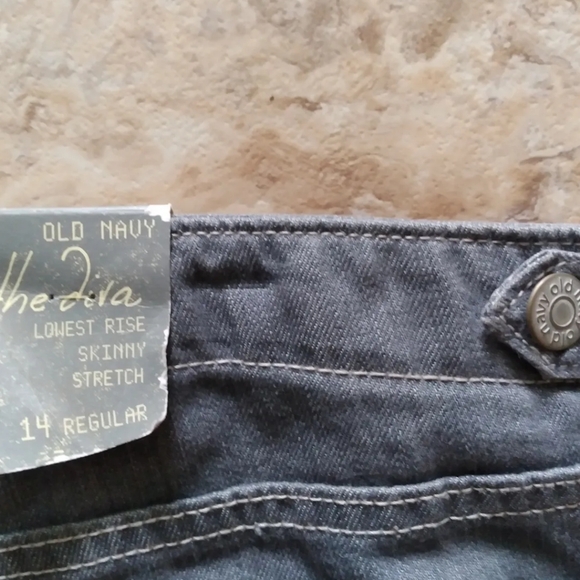 Old Navy The Diva Lowest Rise Skinny jeans, size 14 Regular - Picture 6 of 8
